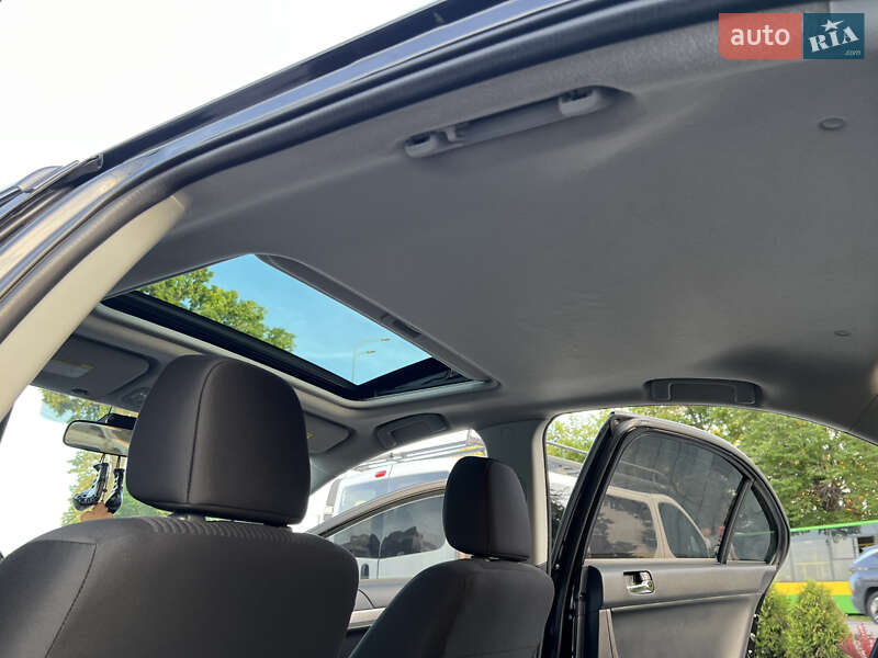 Седан Mitsubishi Lancer 2015 в Виннице