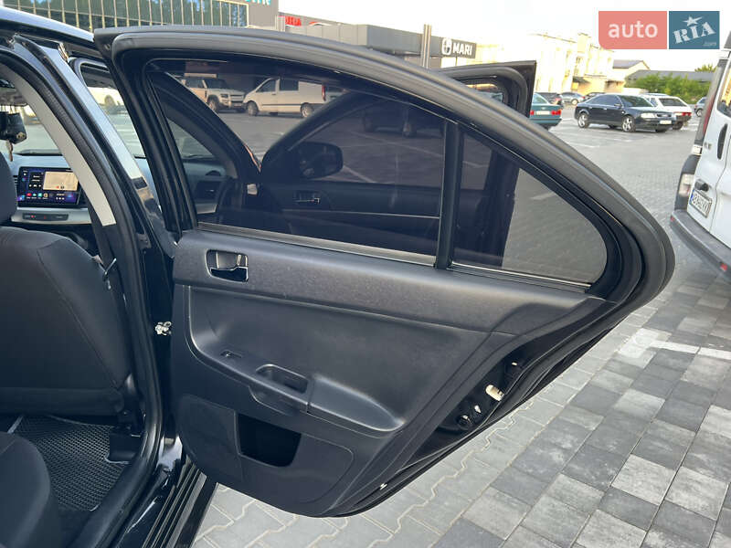 Седан Mitsubishi Lancer 2015 в Виннице