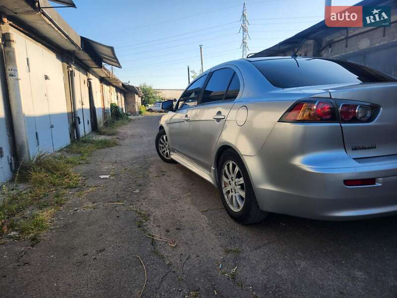 Седан Mitsubishi Lancer 2016 в Києві