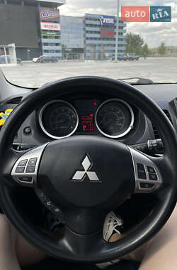 Хэтчбек Mitsubishi Lancer 2011 в 