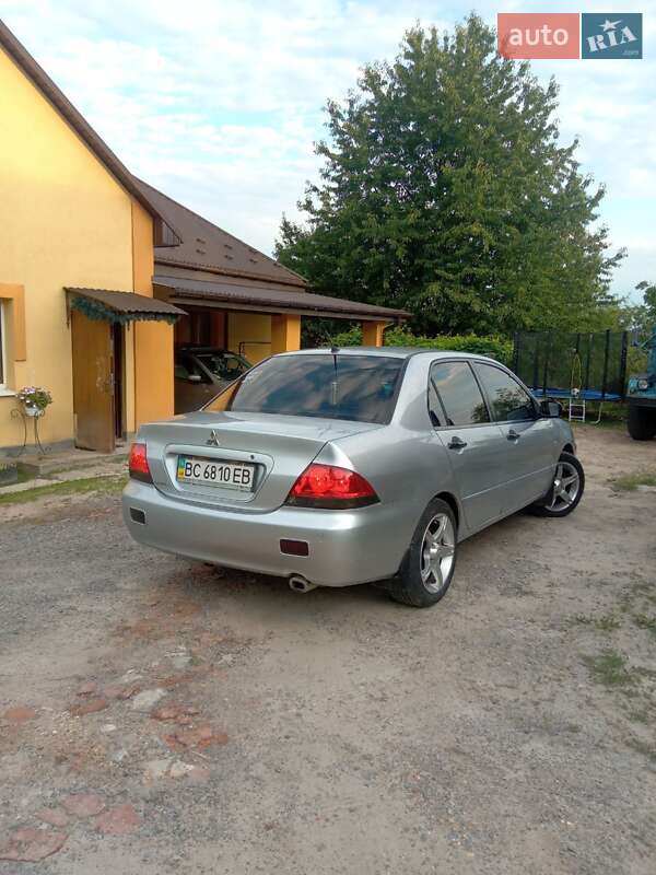 Седан Mitsubishi Lancer 2004 в Львові фото 5 Седан Mitsubishi Lancer 2004 в Львові