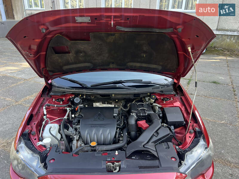 Седан Mitsubishi Lancer 2010 в Чернівцях