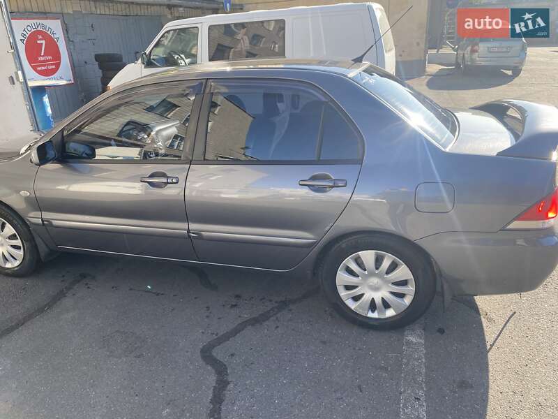 Седан Mitsubishi Lancer 2008 в Киеве