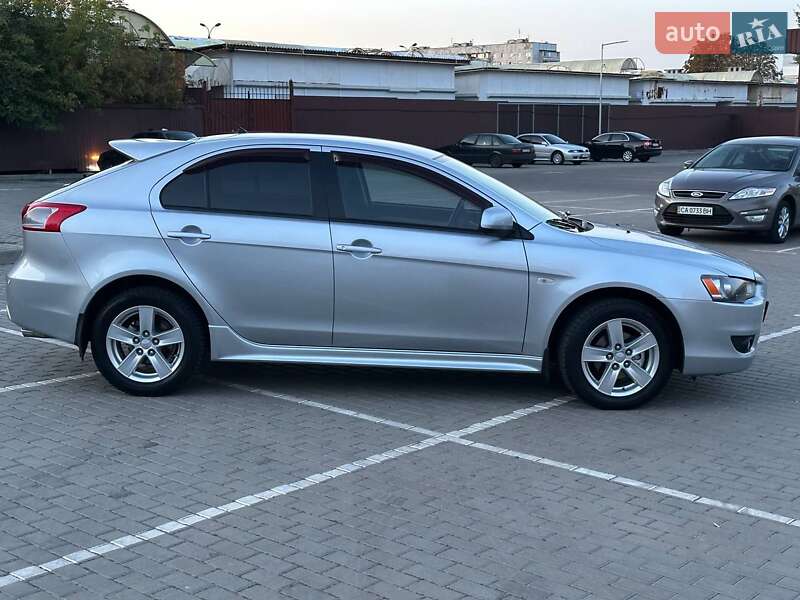 Хэтчбек Mitsubishi Lancer 2009 в Черкассах