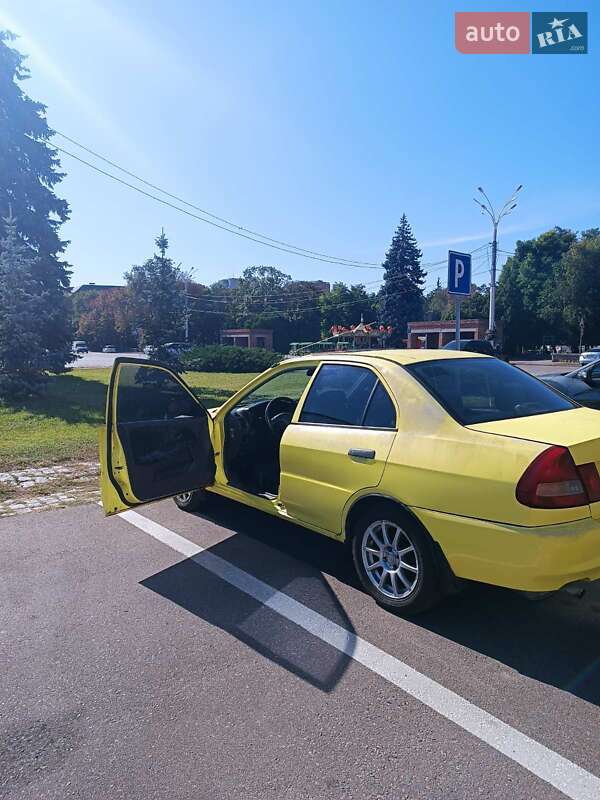 Седан Mitsubishi Lancer 1996 в Кременчуці