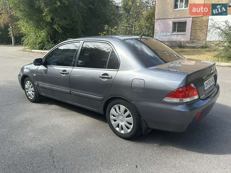 Седан Mitsubishi Lancer 2008 в Киеве
