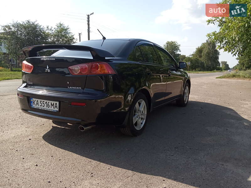 Седан Mitsubishi Lancer 2009 в Киеве