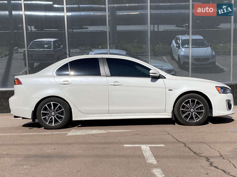 Седан Mitsubishi Lancer 2016 в Киеве