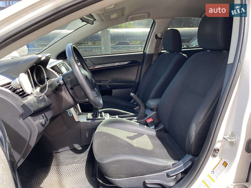 Седан Mitsubishi Lancer 2016 в Киеве