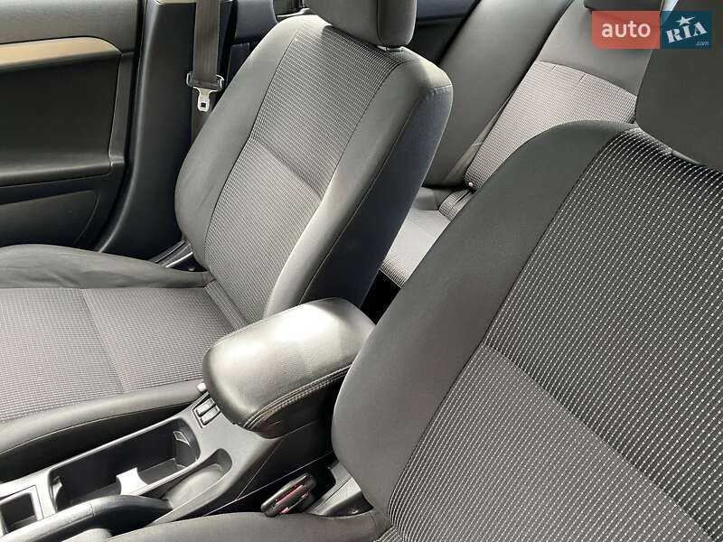Седан Mitsubishi Lancer 2008 в Львове