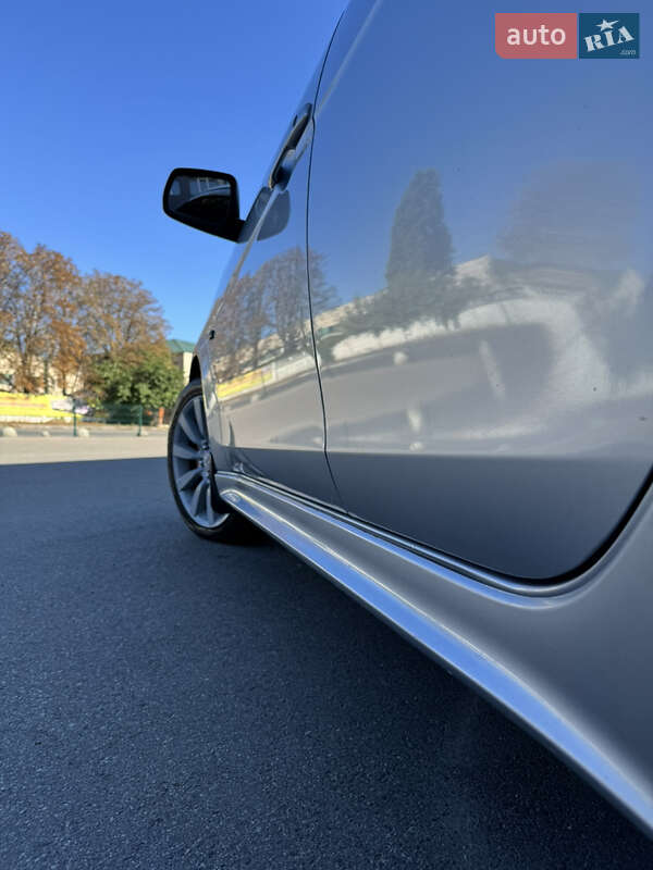 Седан Mitsubishi Lancer 2010 в Киеве