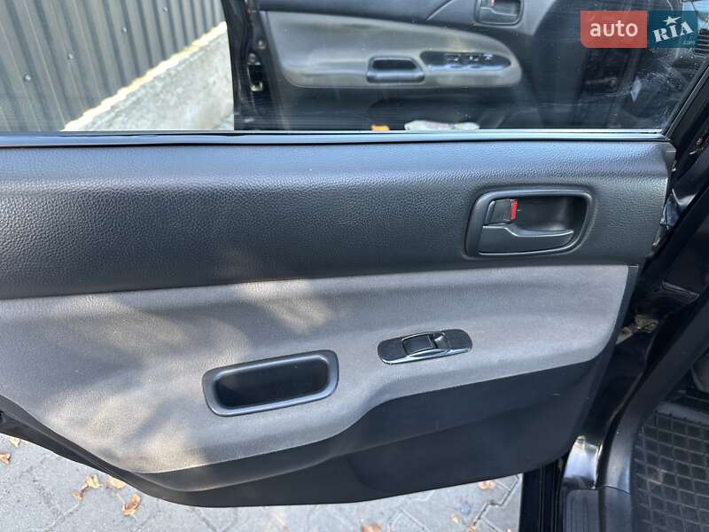 Седан Mitsubishi Lancer 2004 в Львові
