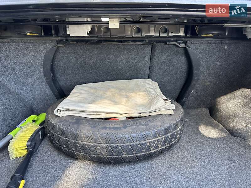 Седан Mitsubishi Lancer 2004 в Львові