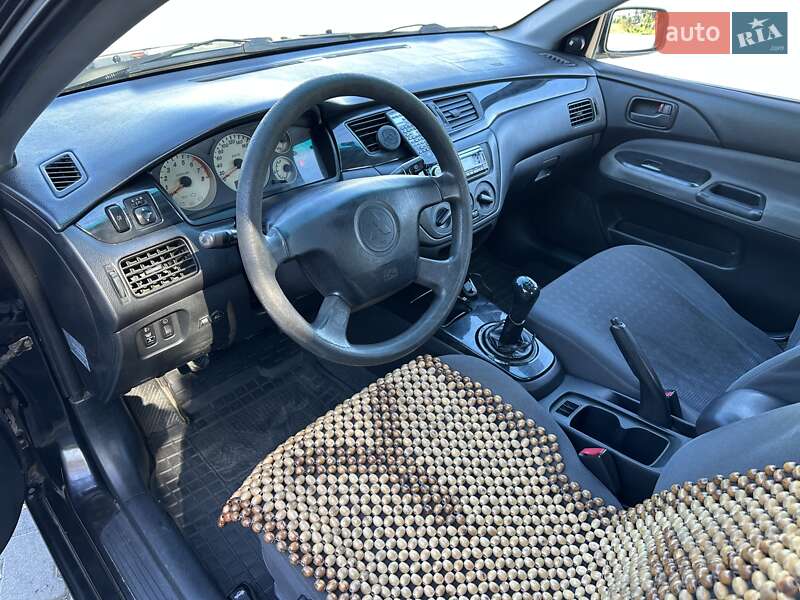 Седан Mitsubishi Lancer 2004 в Львові