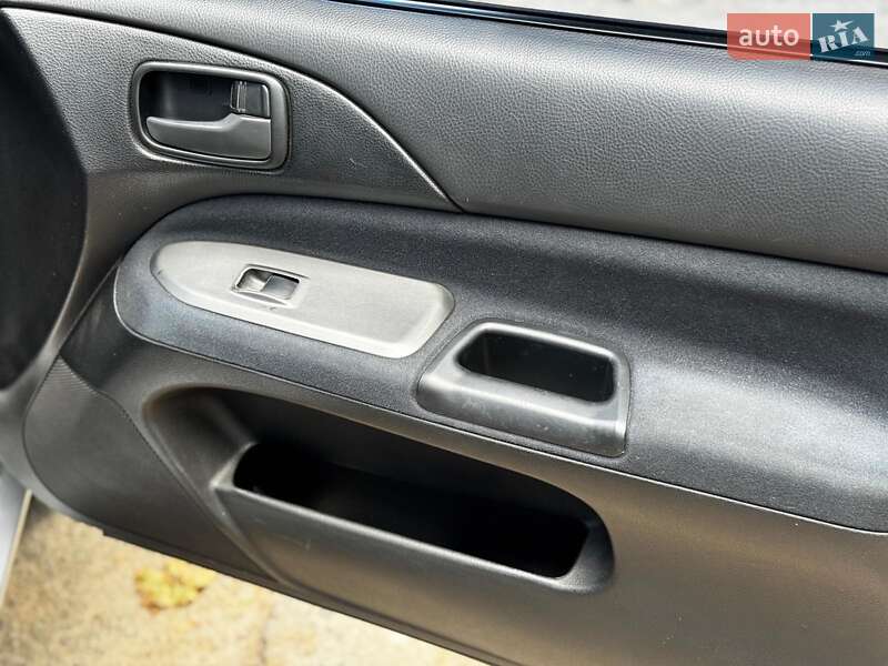 Седан Mitsubishi Lancer 2005 в Киеве фото 28 Седан Mitsubishi Lancer 2005 в Киеве