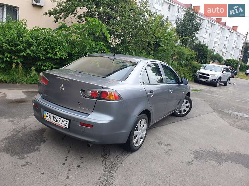 Седан Mitsubishi Lancer 2012 в Киеве