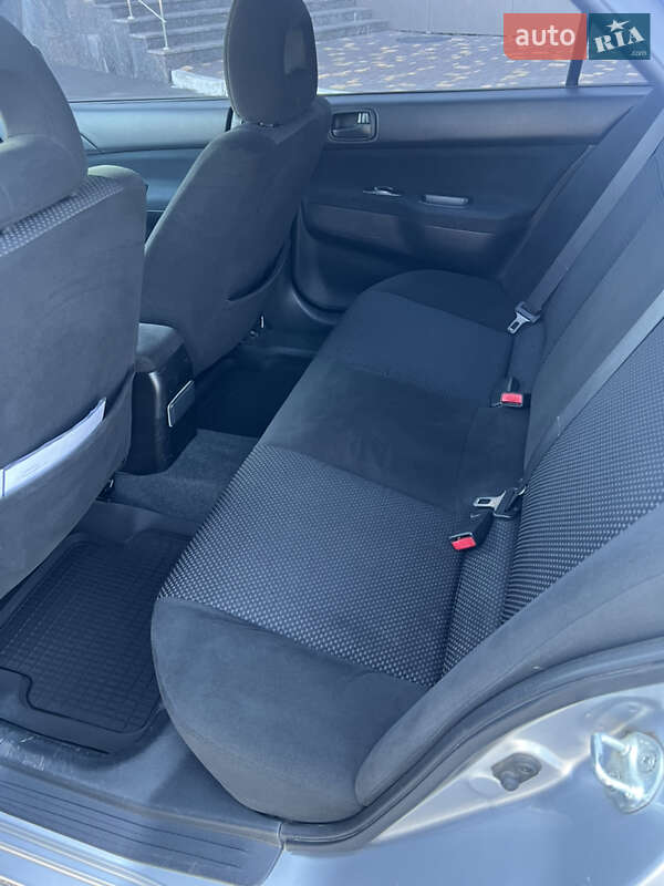 Седан Mitsubishi Lancer 2005 в Кривом Роге