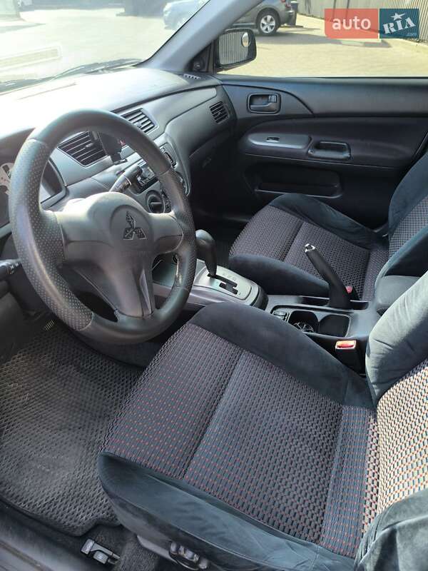 Седан Mitsubishi Lancer 2006 в Днепре