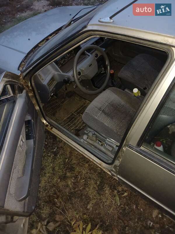 Седан Mitsubishi Lancer 1987 в Тальному