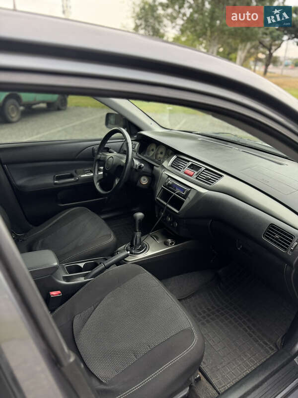 Седан Mitsubishi Lancer 2005 в Днепре