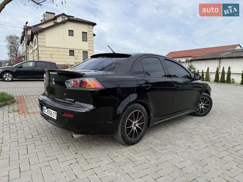 Седан Mitsubishi Lancer 2010 в Львове