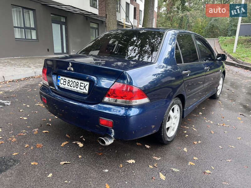 Седан Mitsubishi Lancer 2004 в Киеве