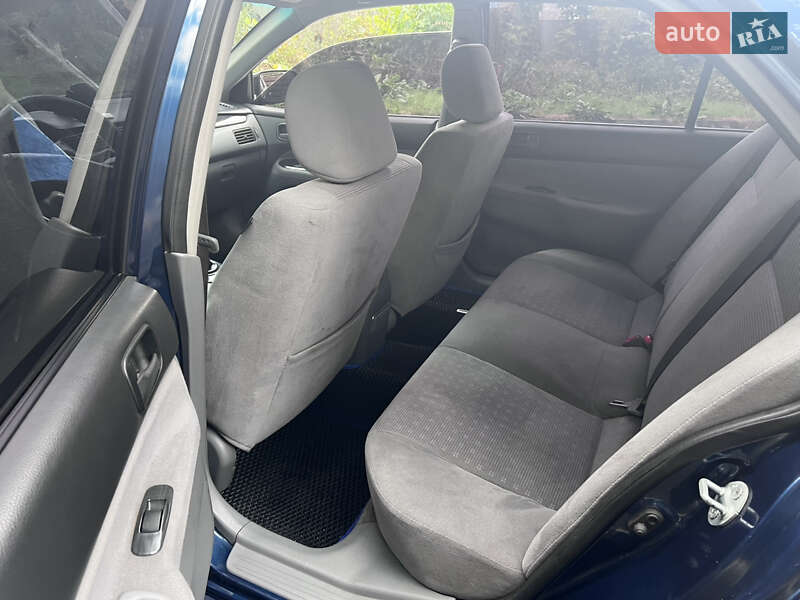 Седан Mitsubishi Lancer 2004 в Киеве