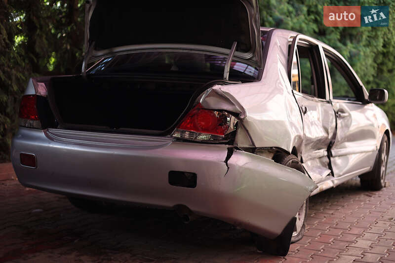 Седан Mitsubishi Lancer 2006 в Ровно