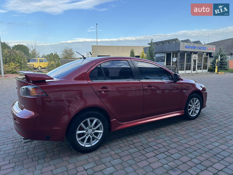 Седан Mitsubishi Lancer 2015 в Сарнах