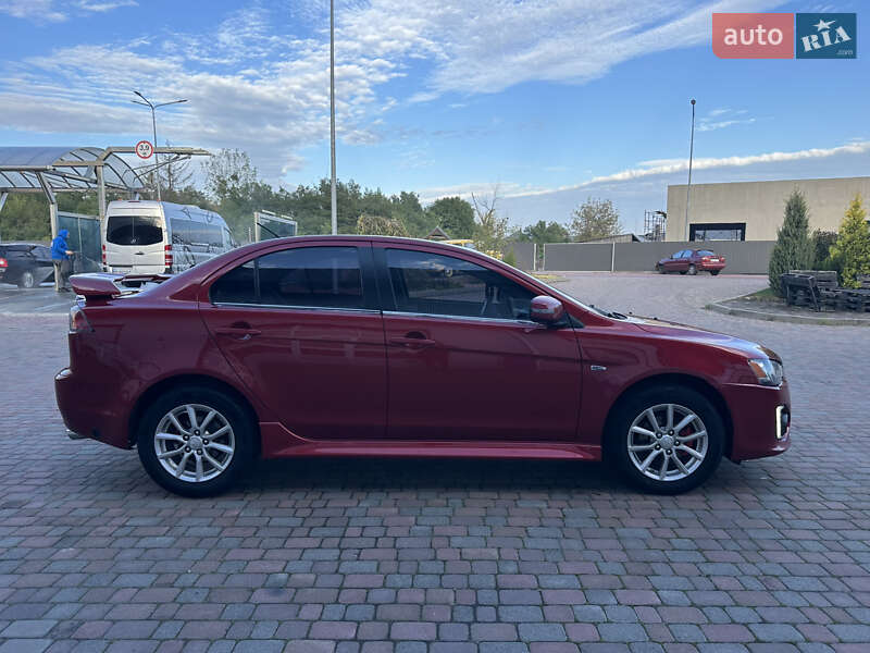 Седан Mitsubishi Lancer 2015 в Сарнах