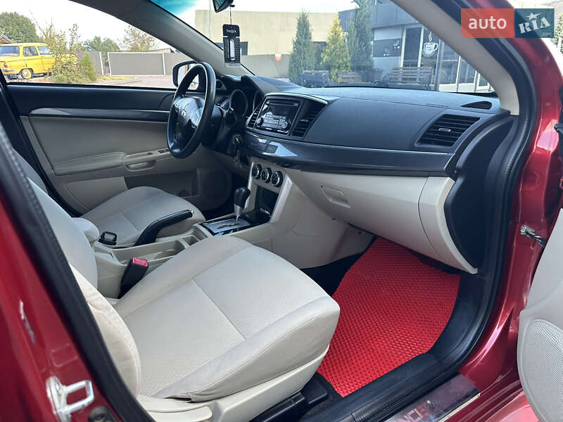 Седан Mitsubishi Lancer 2015 в Сарнах
