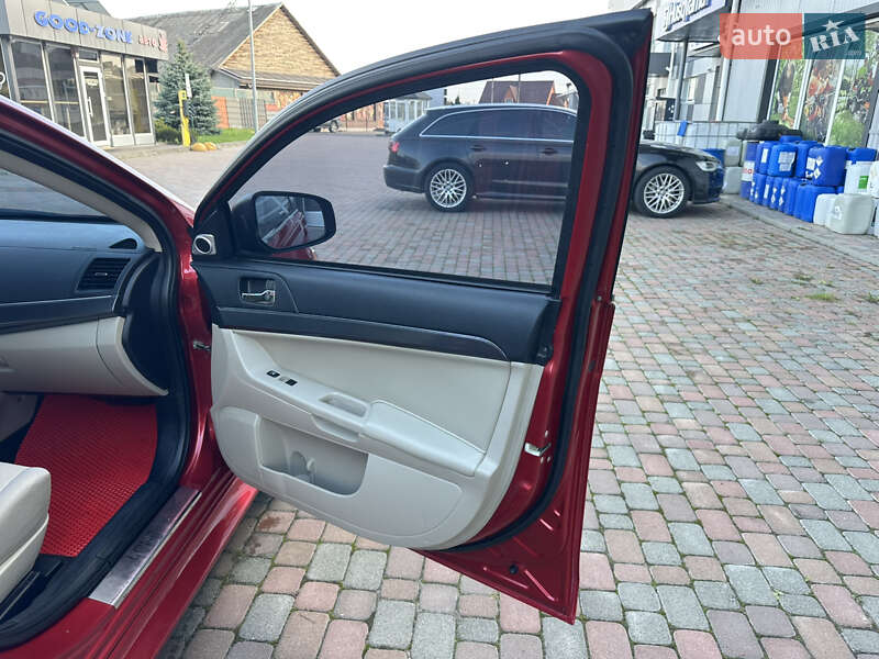 Седан Mitsubishi Lancer 2015 в Сарнах