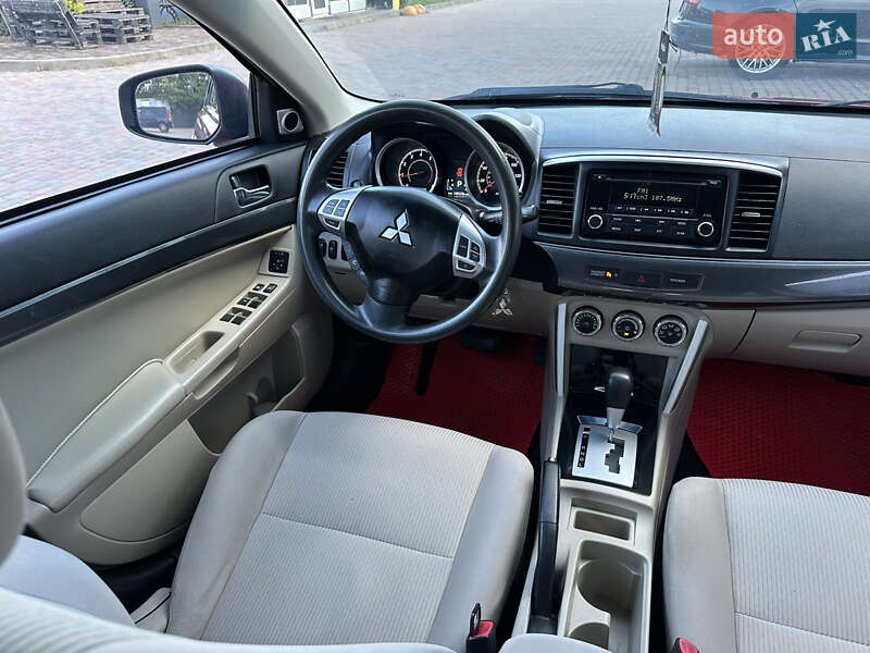 Седан Mitsubishi Lancer 2015 в Сарнах