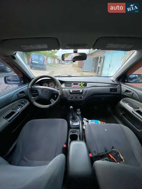 Седан Mitsubishi Lancer 2004 в Кривом Роге фото 8 Седан Mitsubishi Lancer 2004 в Кривом Роге
