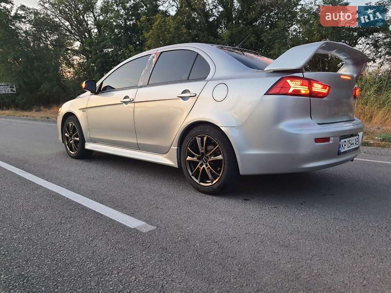 Седан Mitsubishi Lancer 2016 в Запорожье