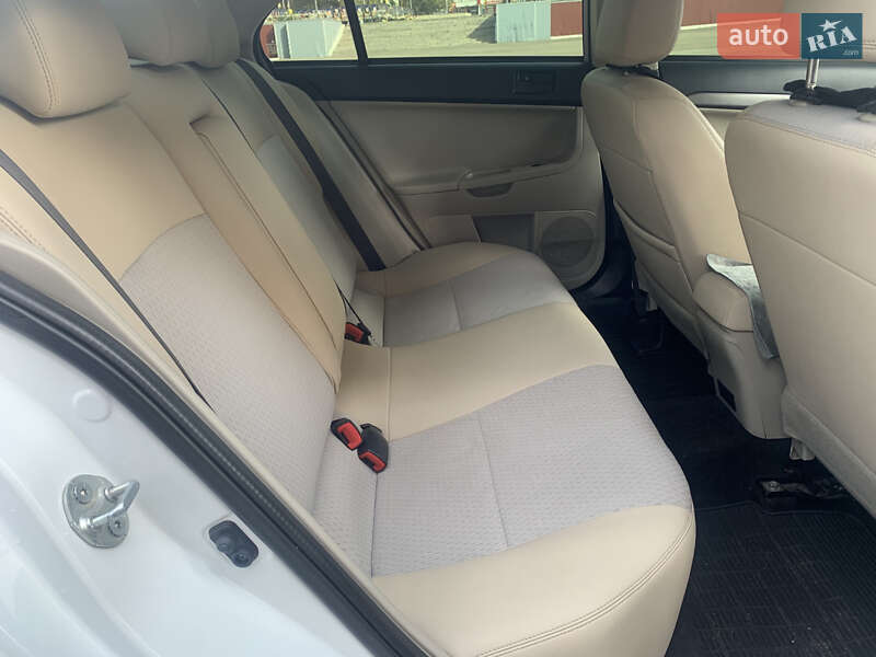 Седан Mitsubishi Lancer 2014 в Валках