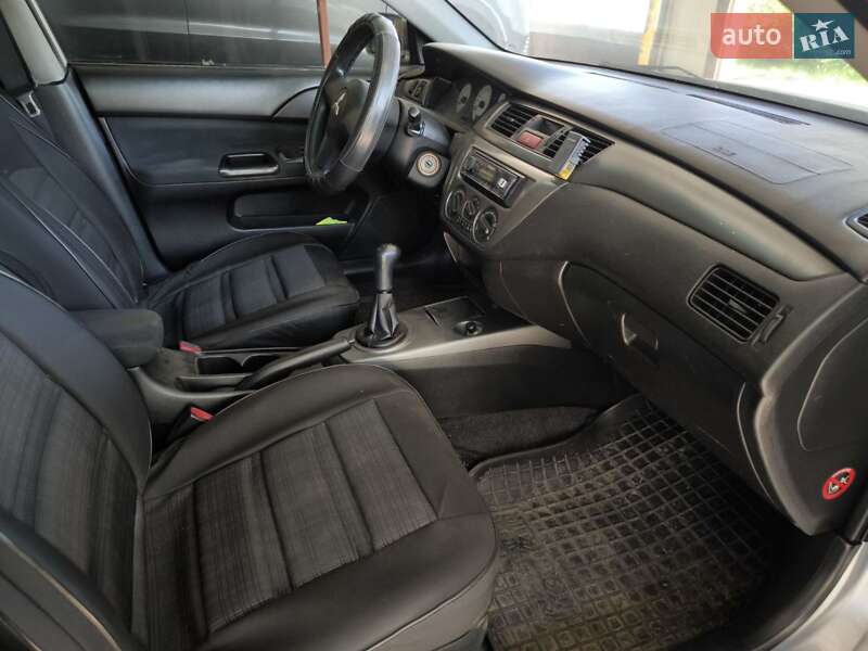Седан Mitsubishi Lancer 2006 в Дніпрі