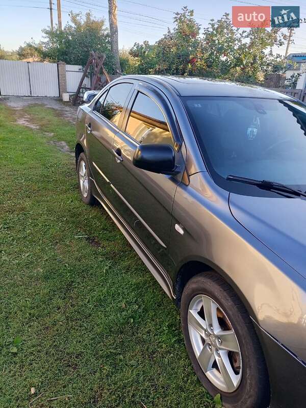 Седан Mitsubishi Lancer 2008 в Згуровке