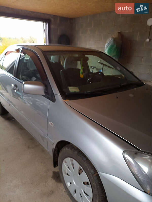 Седан Mitsubishi Lancer 2009 в Черкасах