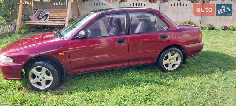 Седан Mitsubishi Lancer 1995 в Кицмани фото 4 Седан Mitsubishi Lancer 1995 в Кицмани