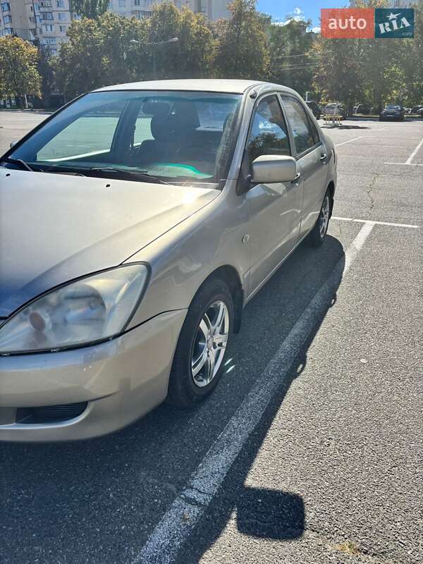 Седан Mitsubishi Lancer 2004 в Броварах