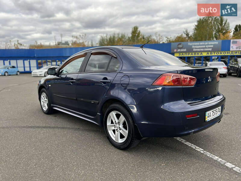 Седан Mitsubishi Lancer 2008 в Киеве