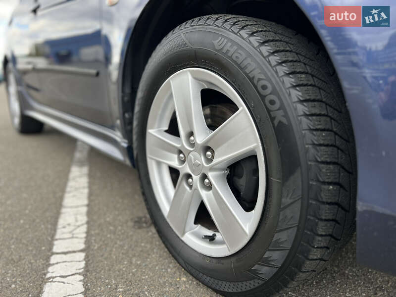 Седан Mitsubishi Lancer 2008 в Киеве