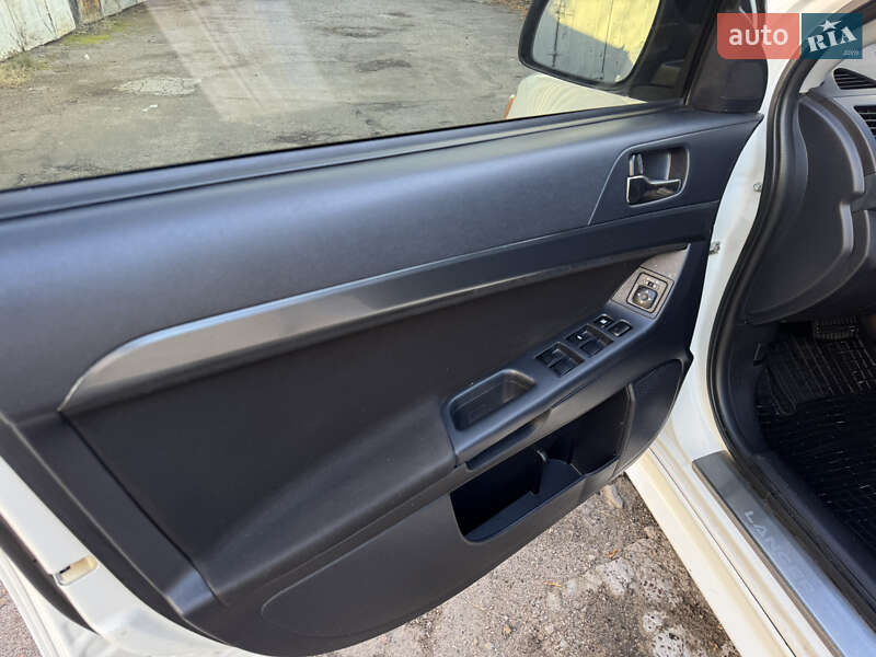 Седан Mitsubishi Lancer 2007 в Киеве