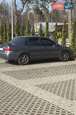 Універсал Mitsubishi Lancer 2005 в  Універсал Mitsubishi Lancer 2005 в