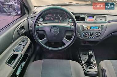 Седан Mitsubishi Lancer 2004 в 