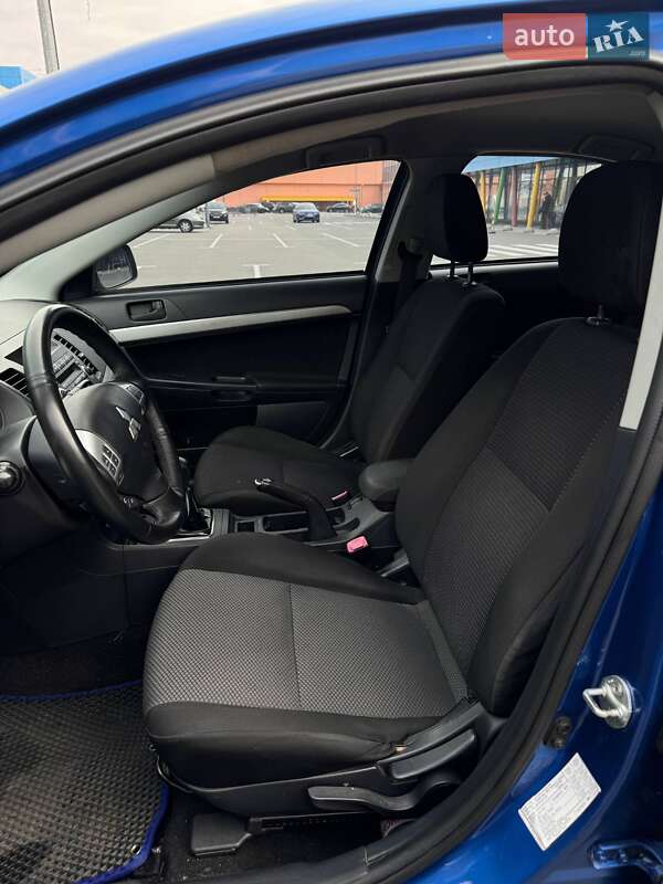 Хэтчбек Mitsubishi Lancer 2010 в Киеве