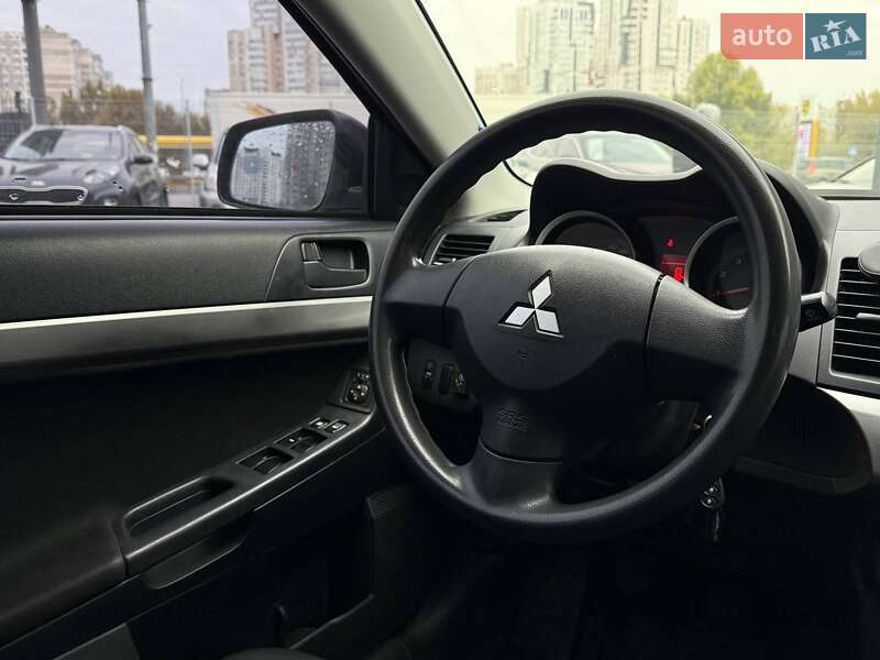 Седан Mitsubishi Lancer 2008 в Киеве