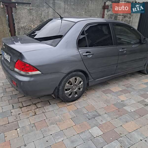 Седан Mitsubishi Lancer 2004 в Львове