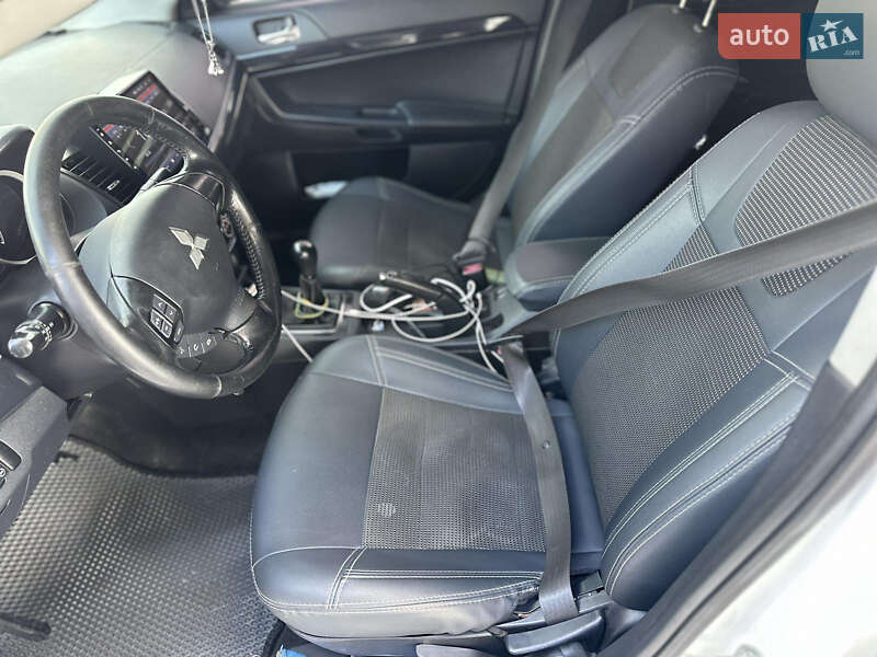 Седан Mitsubishi Lancer 2012 в Звягелі